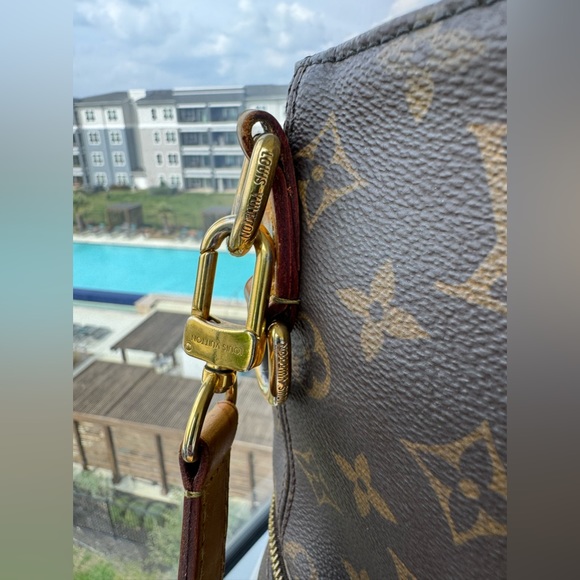 LOUIS VUITTON Monogram Melie Hobo-Authentic - Picture 3 of 12